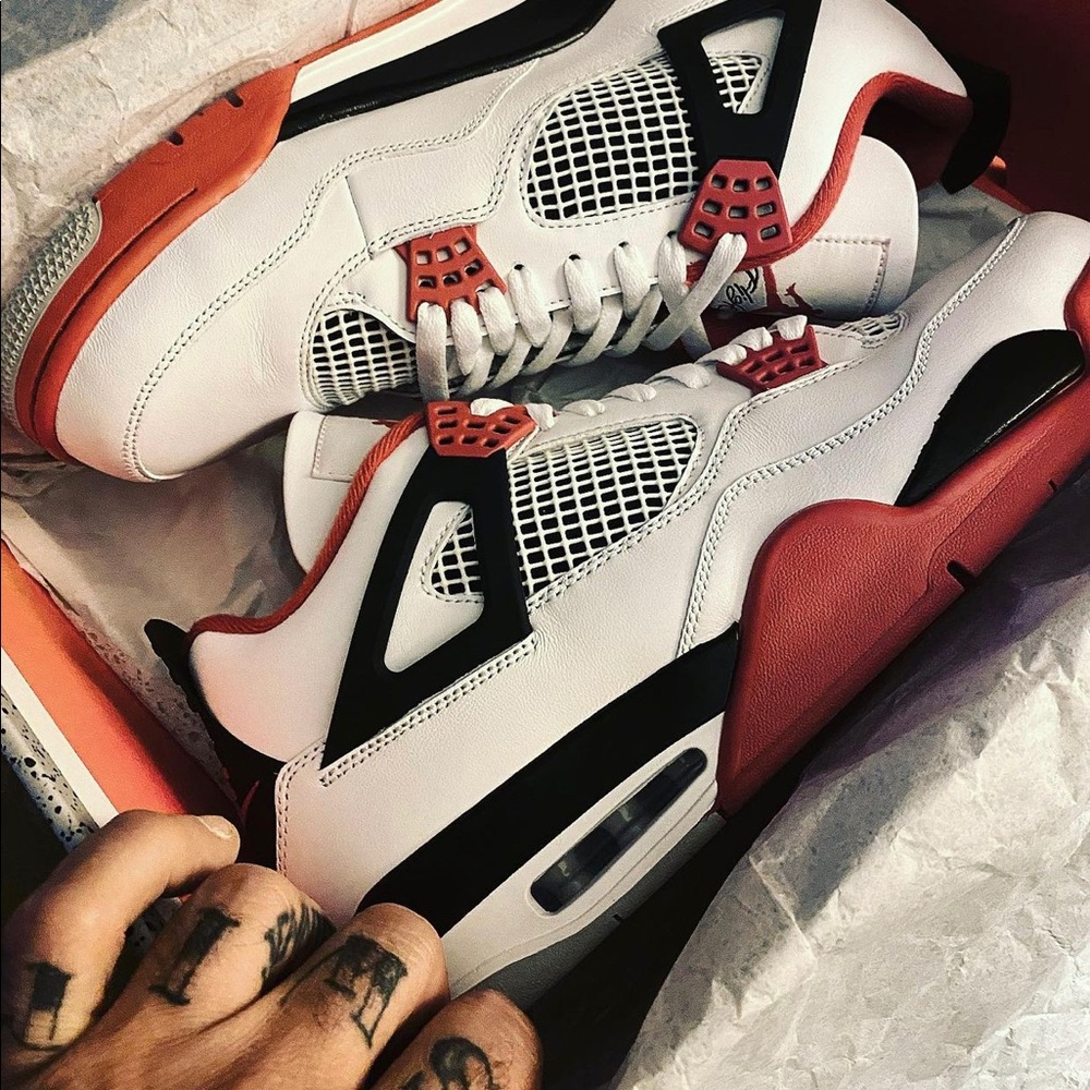 Jordan 4 Fire Reds